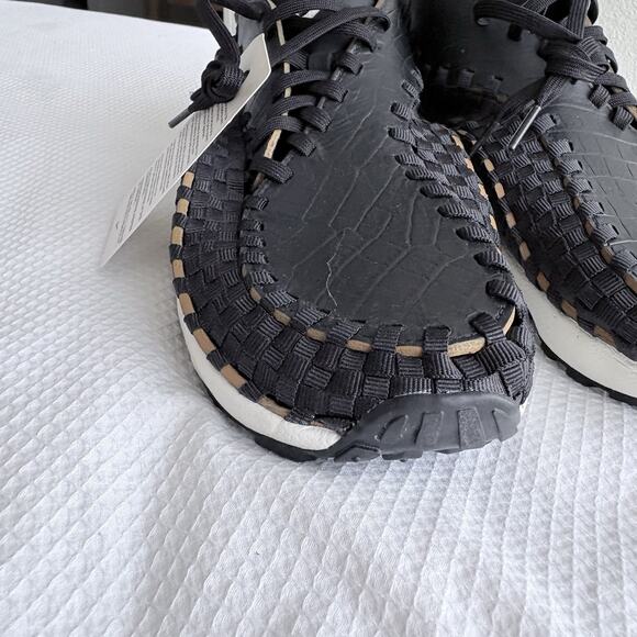 Athletic_Shoes